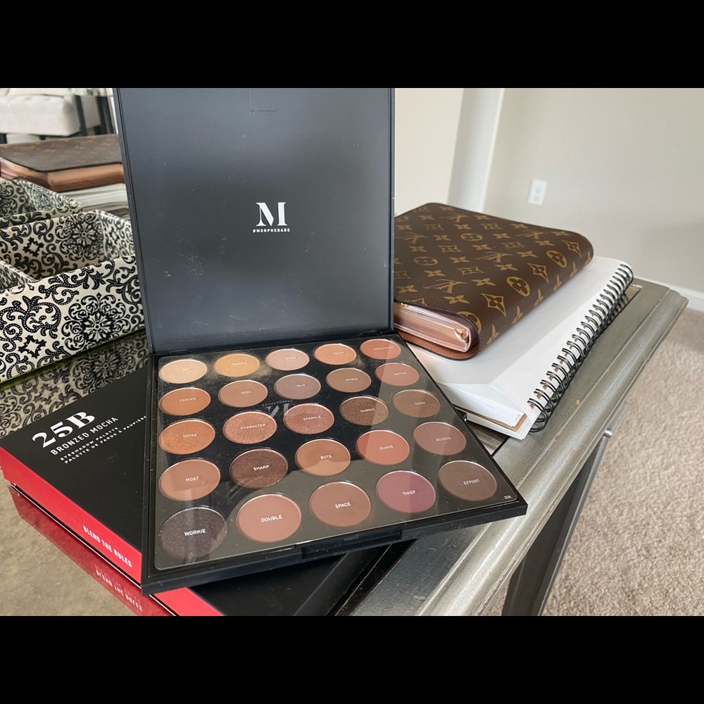 Morphe 25b bronzed mocha eyeshadow palette